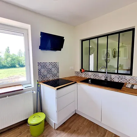 Maison En Bord De Saone. Holiday home Belleville-sur-Saone
